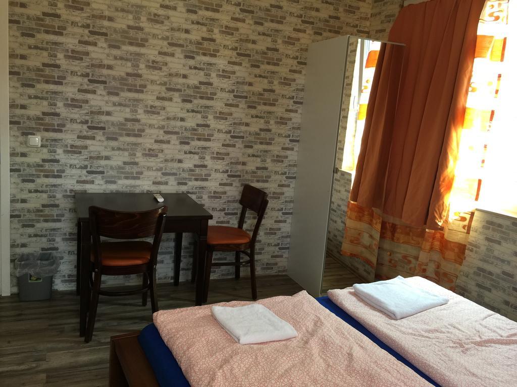 Pension Santorini Любек Екстериор снимка